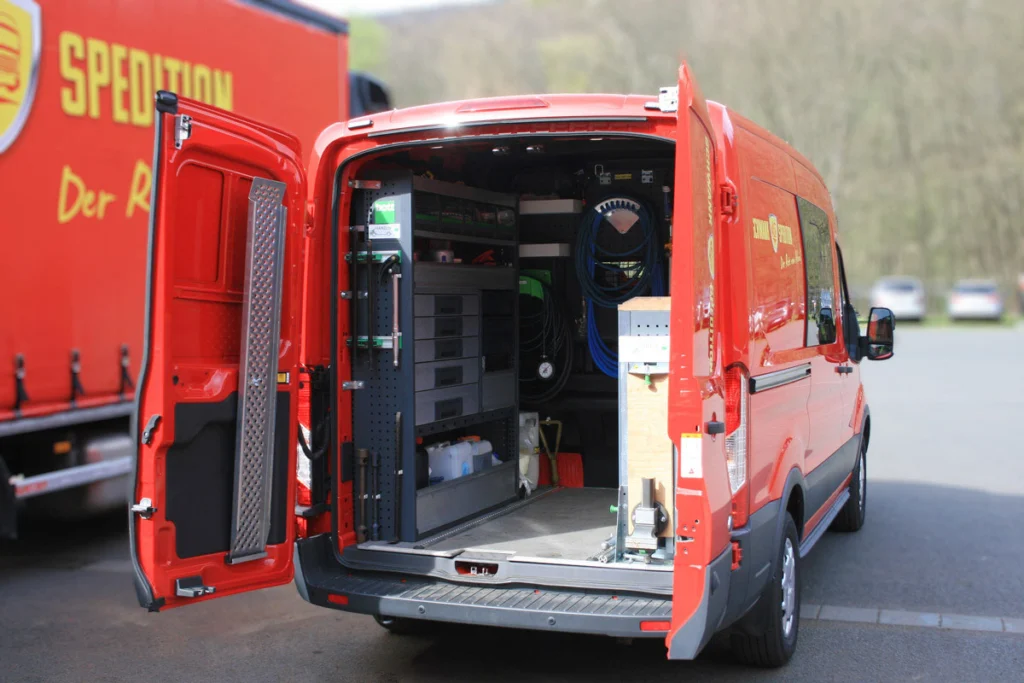Bild des mobilen Werkstattwagens der Schwank Spedition: "Das Rote Mobil"